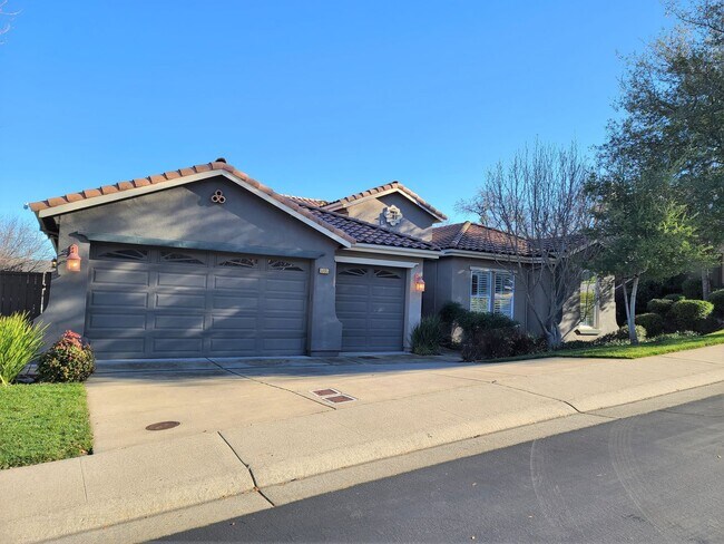 Foto del edificio - Gorgeous Single Story 4 Bdrm Serrano Home ...