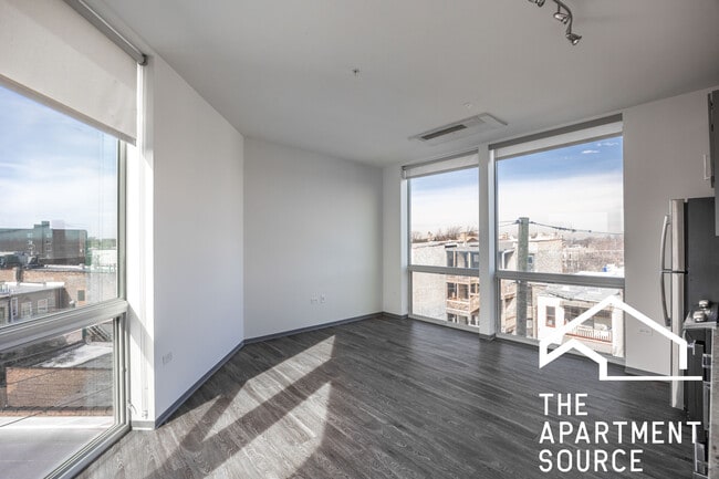 Building Photo - 2340 N California Ave