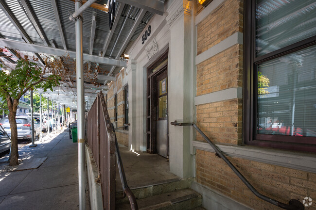 Entrance - The New Amsterdam Condominium