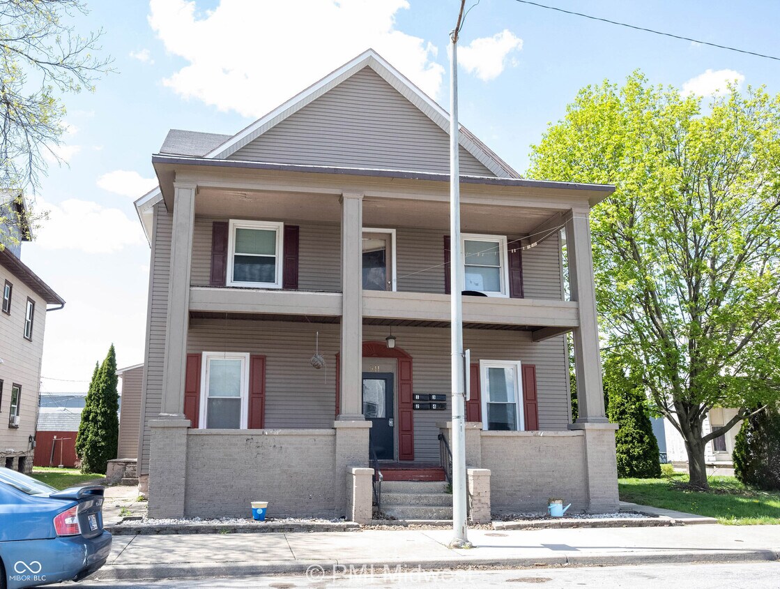 Building Photo - 611 N Main St
