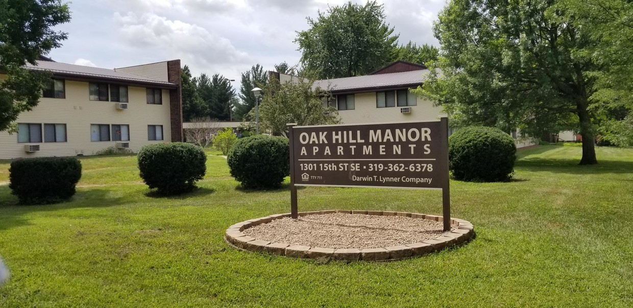 Primary Photo - Oak Hill Manor