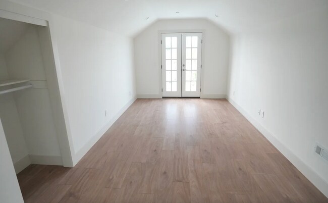 Foto del edificio - Updated top floor 1 bedroom In A Great Neighborhood!