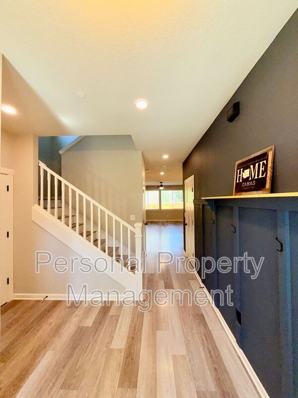 Building Photo - 3623 NE Sitka Dr