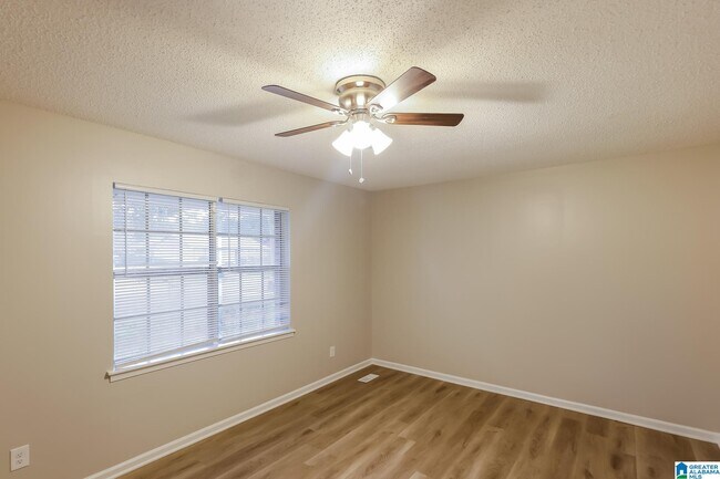 Foto del edificio - 3033 Carleton Rd