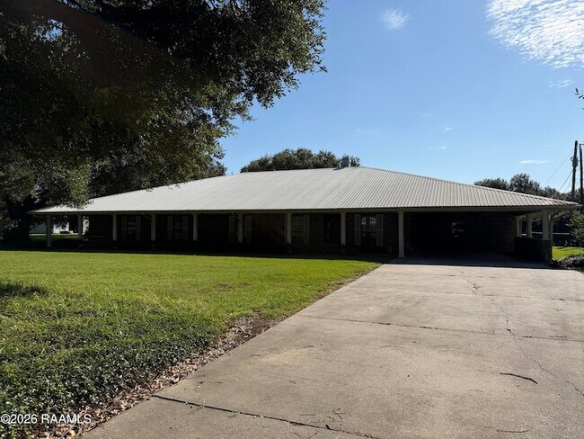 Building Photo - 325 Yearling Rd