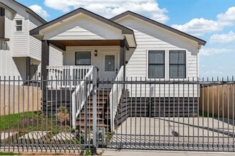 Building Photo - 1311 E 35th St