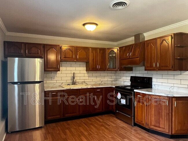 Building Photo - 405 Gerry Dr