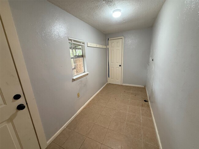 Foto del edificio - 4216 Kinne St