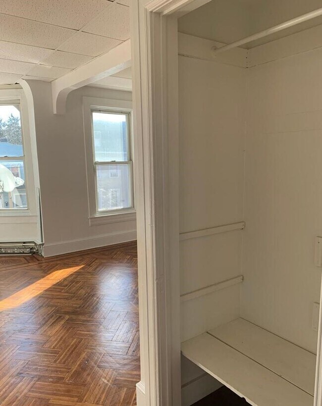 Foto del edificio - 667 E Philadelphia St