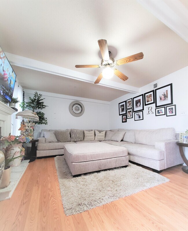 Foto del edificio - 3693 Light Horse Loop
