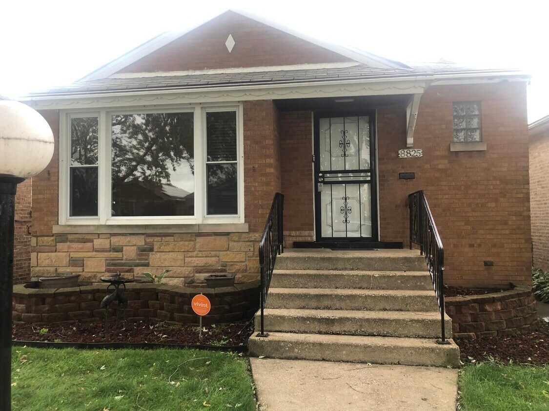 8825 S Oglesby Ave, Chicago, IL 60617 House Rental in Chicago, IL