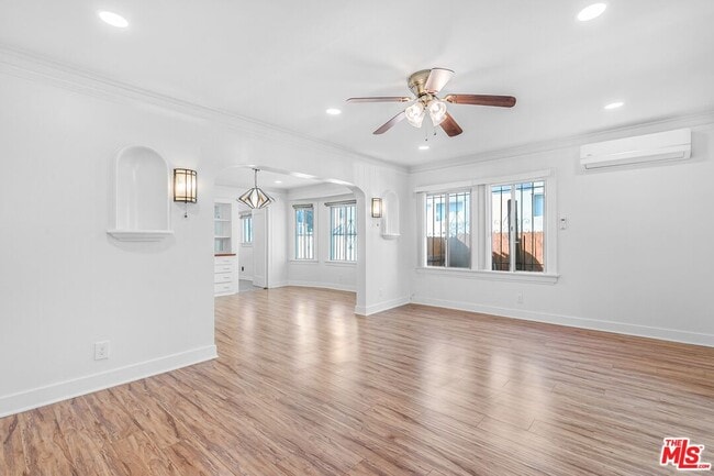 Building Photo - 123 N Reno St