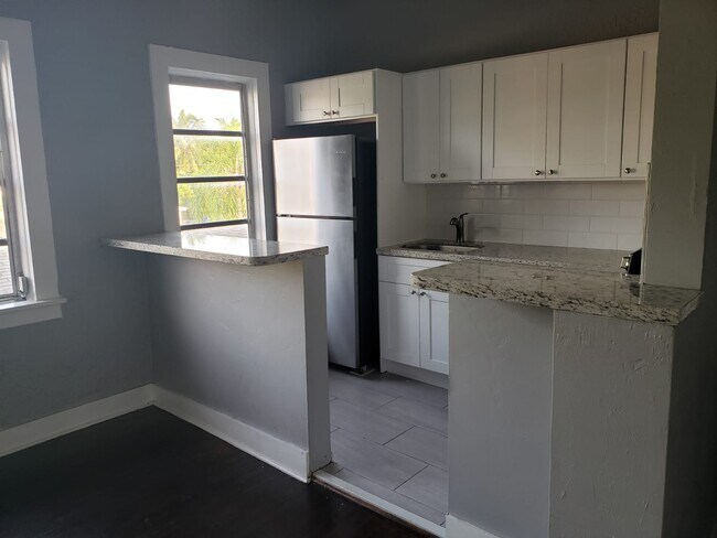 Photo - 1849 Dewey St Apartments