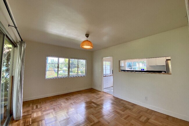 Foto del edificio - 5483 Village Green