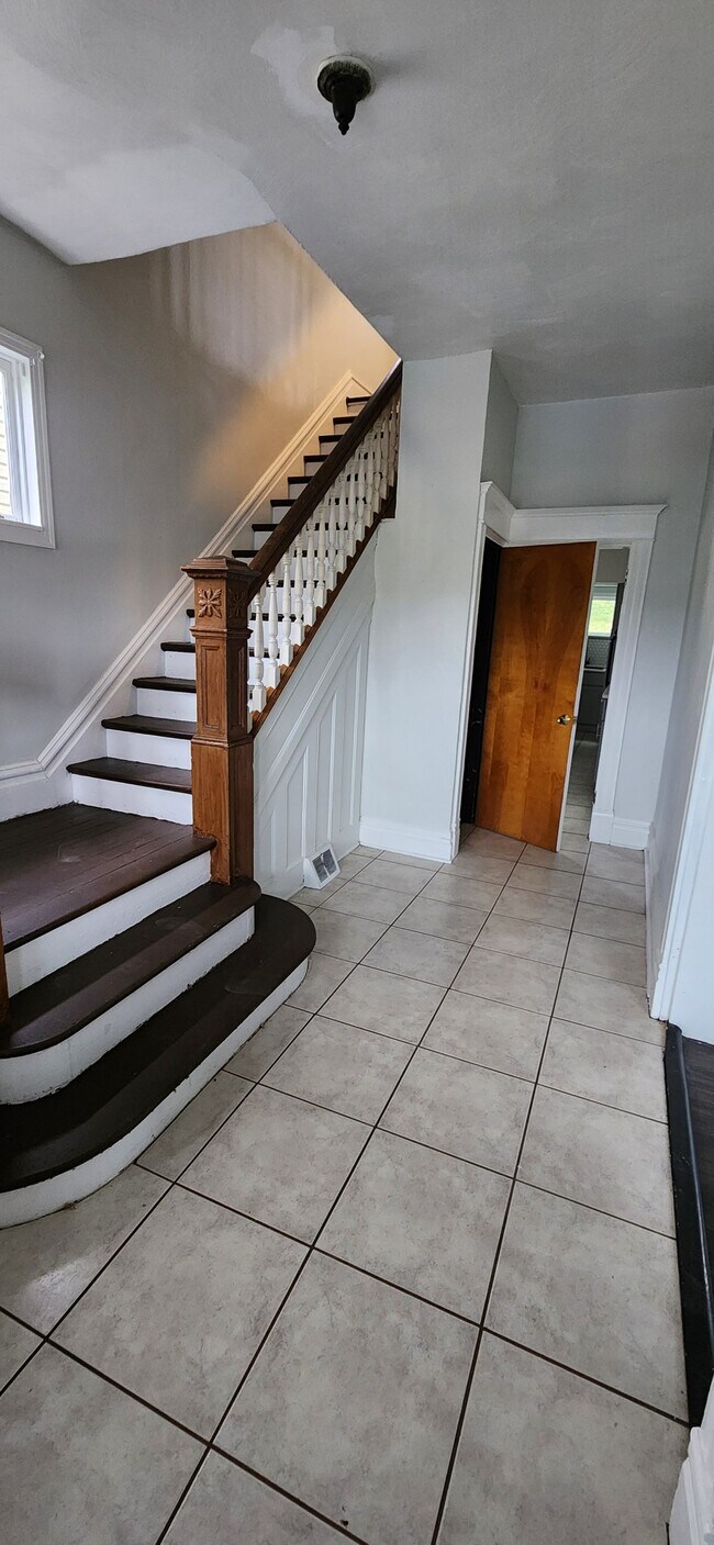 Photo - 213 E Meyers St House