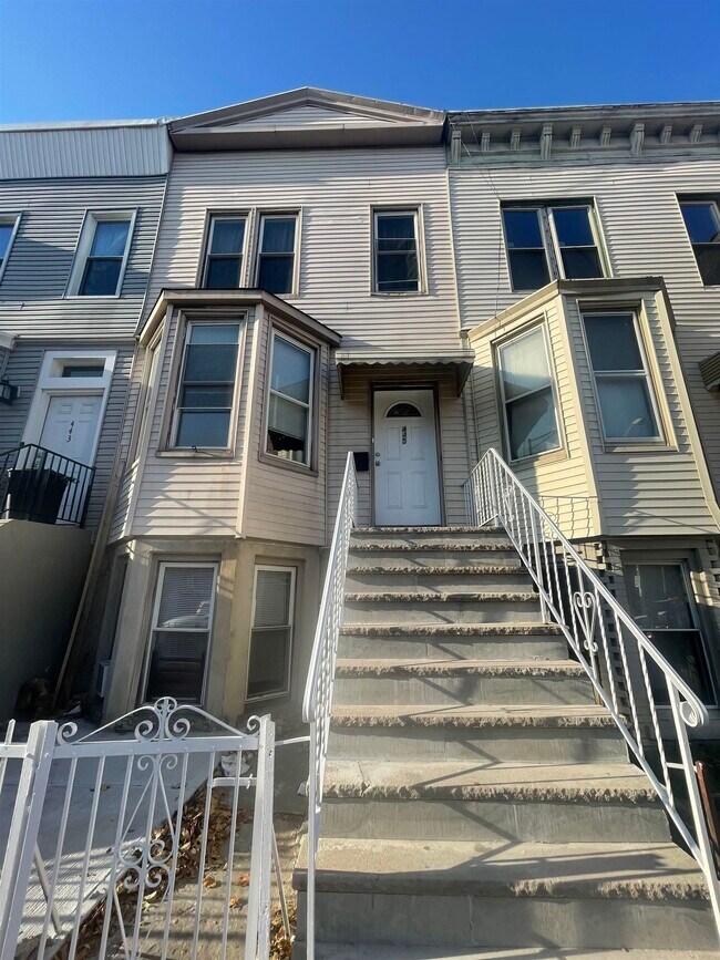 Building Photo - 445 West Side Ave