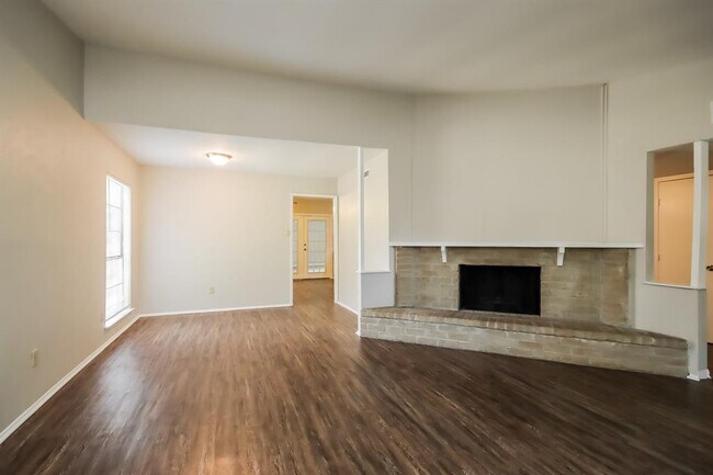Building Photo - 14658 Meyersville Dr