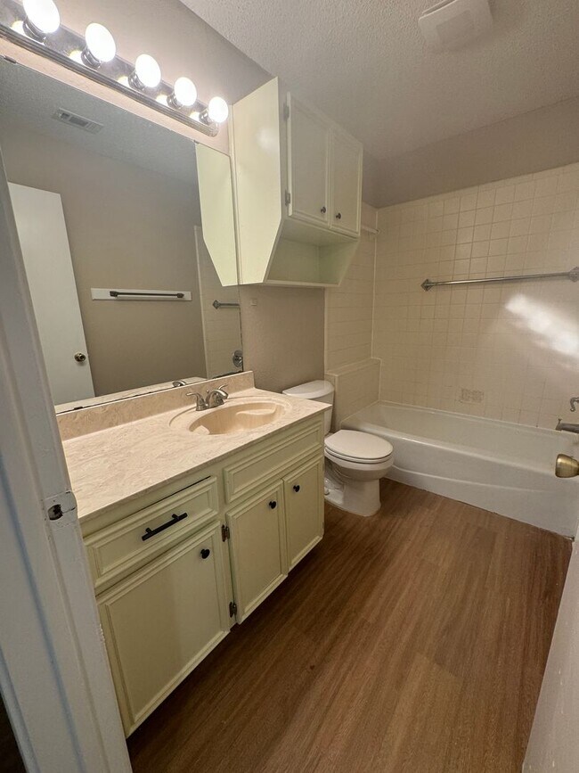 Foto del edificio - 214 Tamara Dr