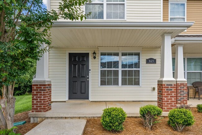 Building Photo - Luxury Living at it's best! 2 Bed 2 1/2 Bath condos near I-24