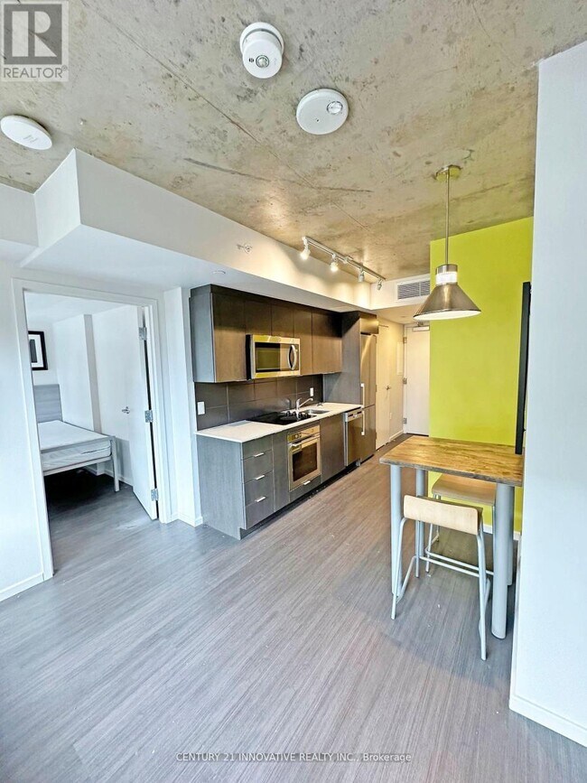 Photo du bâtiment - 105 Champagne Ave S