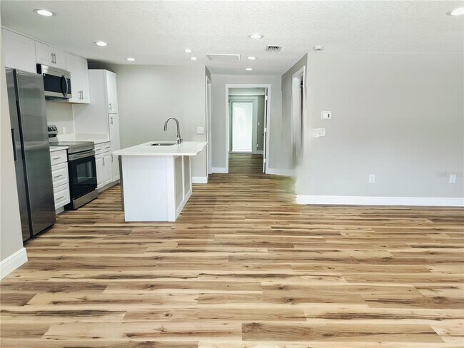 Building Photo - 25405 Colmar Ave