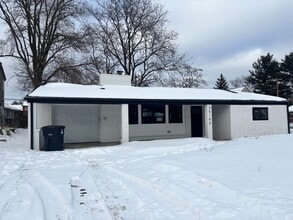 Building Photo - 35140 School St