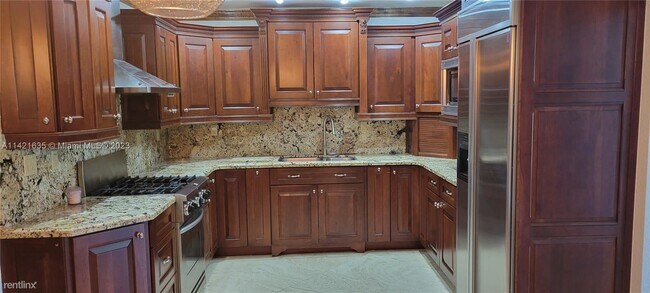 Building Photo - 4 br, 3 bath House - 5861 SW 12th St # 5861