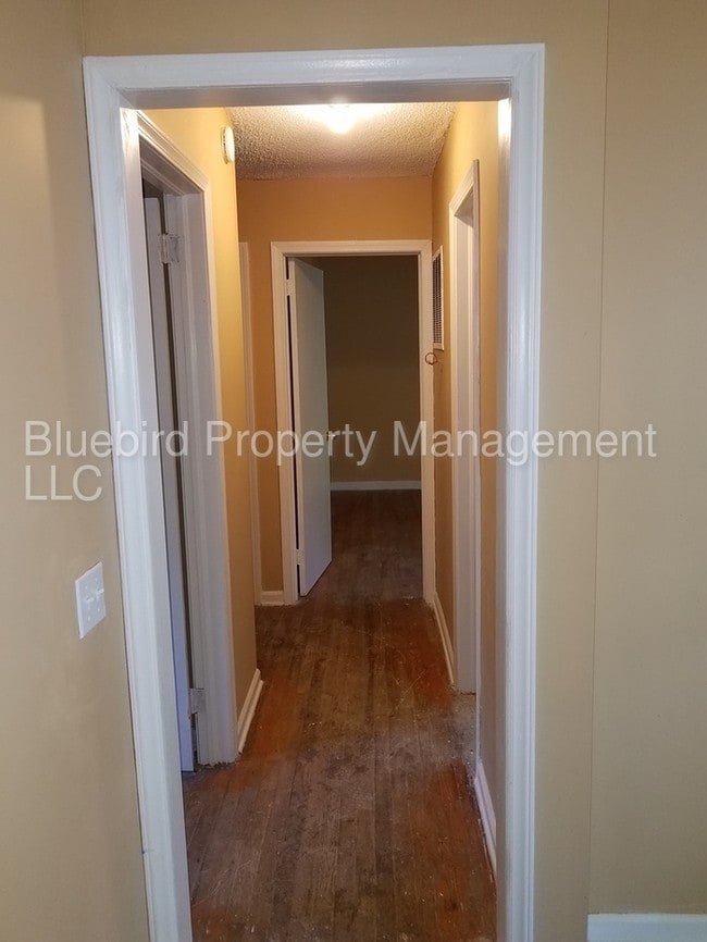 Building Photo - 1001 Swan Ln