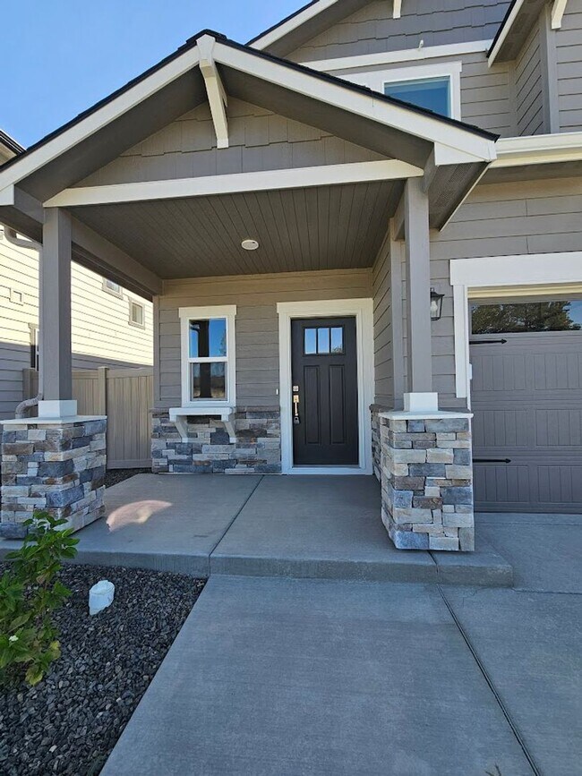 Foto del edificio - Brand new 3 Bed 2.5 Bath Home- Owyhee Scho...