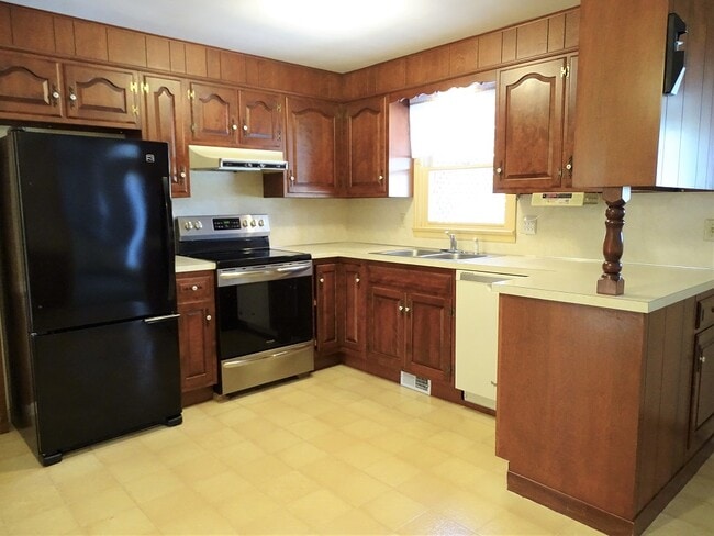 Building Photo - 859 Cindy Ln