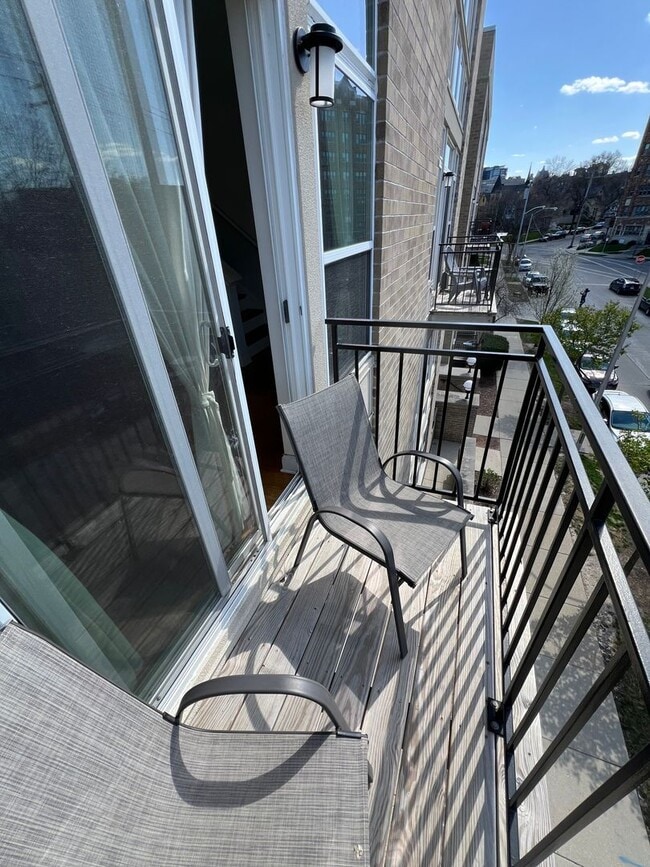 Building Photo - 2 Bedroom Downtown Milwaukee Condo