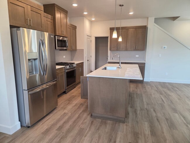 Building Photo - Brand New 3 bdrm 2 1/2 bath townhouse