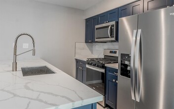 Building Photo - 915 Sirocco Dr