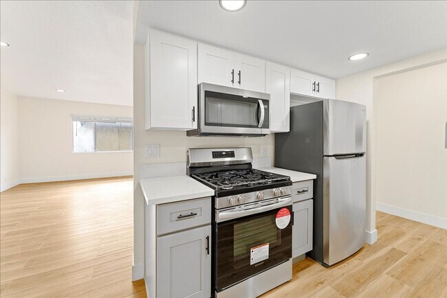 Building Photo - Brand New San Pedro Apartment!