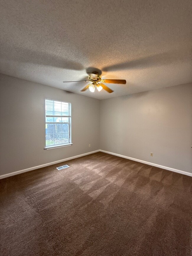 Building Photo - 114 Tuxedo Dr