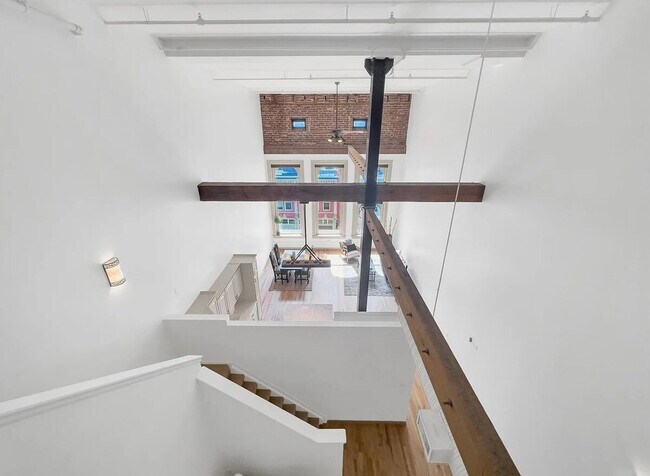 Building Photo - 1555 California St