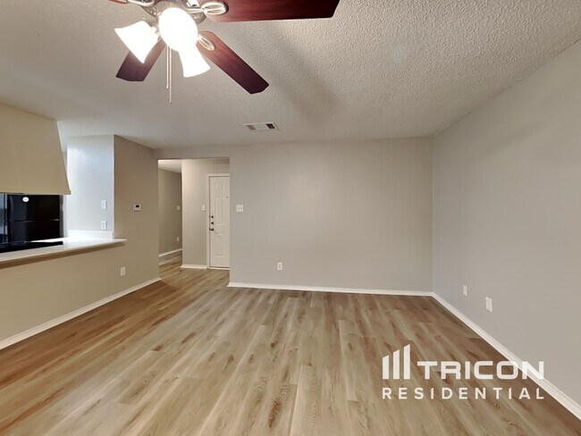 Foto del edificio - 5915 Myers Rd