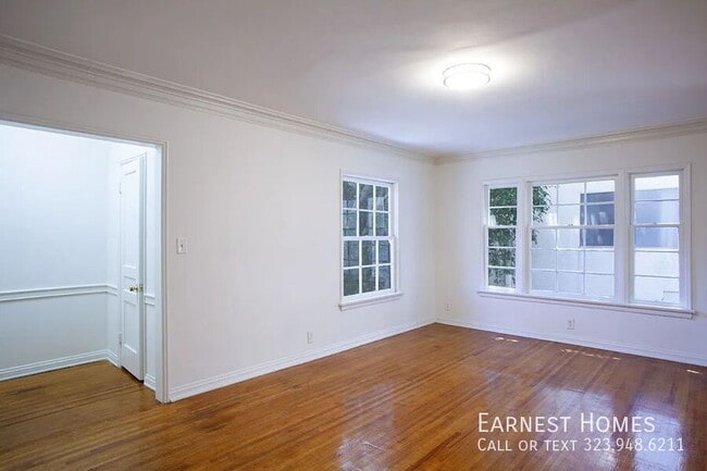 Foto del edificio - 127 N Doheny Dr