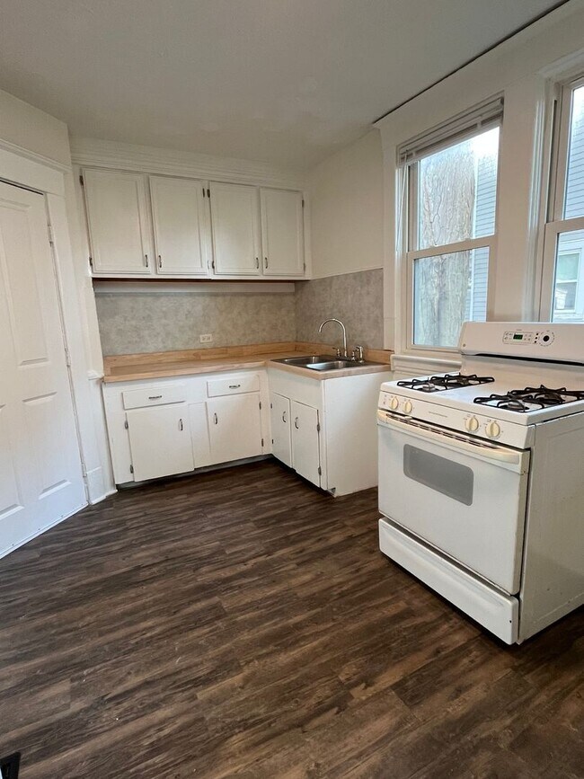 Foto del edificio - 3 Bedroom Eastown Home!