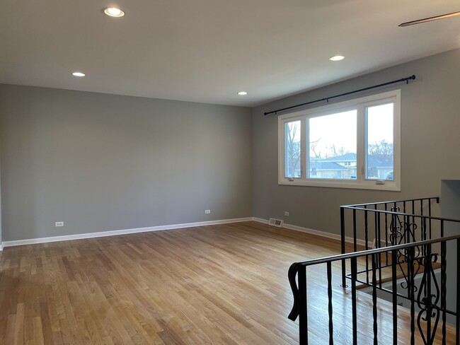 Building Photo - 837 S Iowa Ave