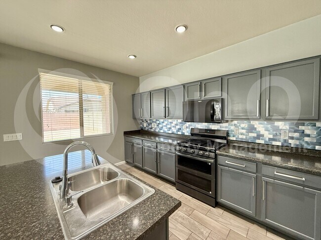 Building Photo - 3844 E Sourwood Dr