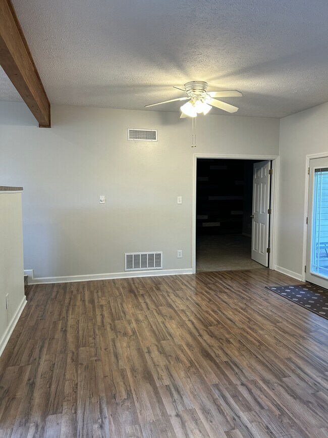 Sala de estar - 1267 Norberry Ct