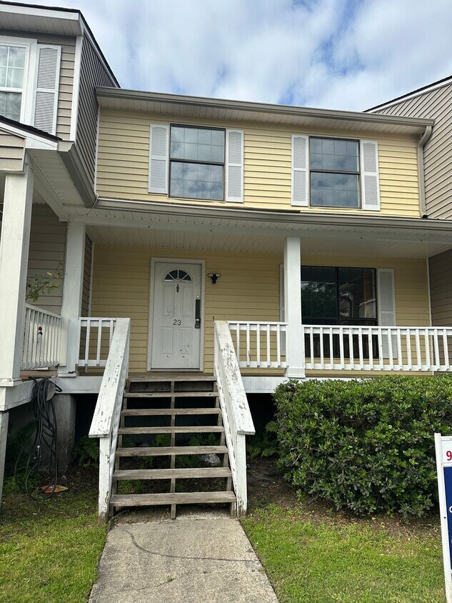 Foto principal - Coming soon 3 Bedroom 2 1/2 bath Townhome