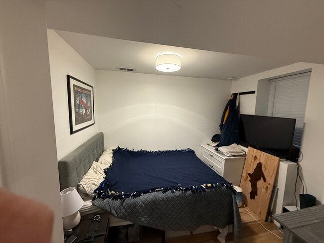 Bedroom - 1401 N Mohawk St