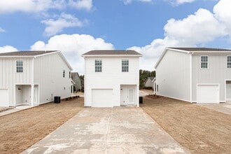 Building Photo - 715 W Vincent Dr