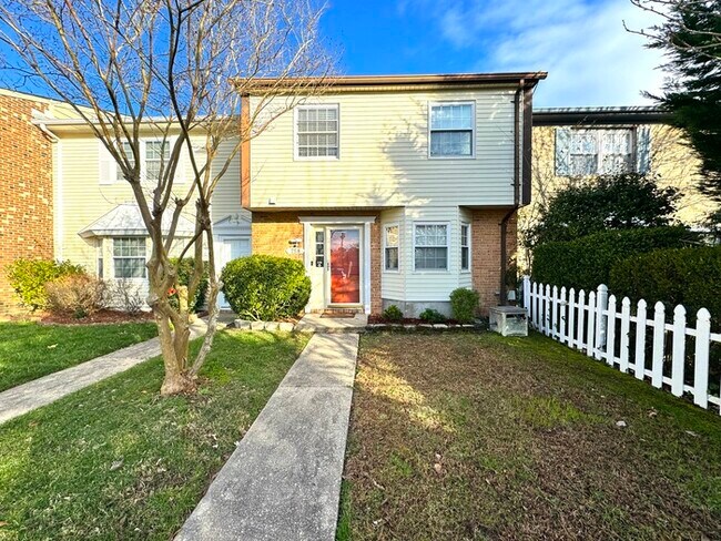 Foto del edificio - BEAUTIFUL TOWNHOME READY FOR RENT IN VIRGI...