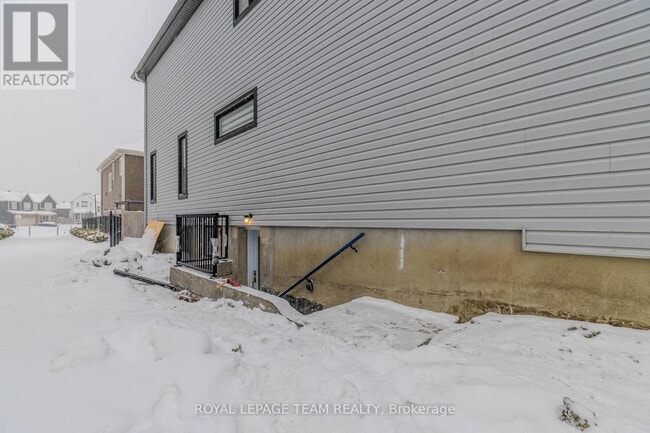 Building Photo - 142 Lumen Pl