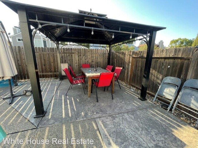Building Photo - 4 br, 2.5 bath House - 8194 Darien Cir