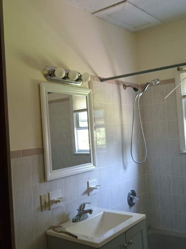 Building Photo - 40 Vineland Ter