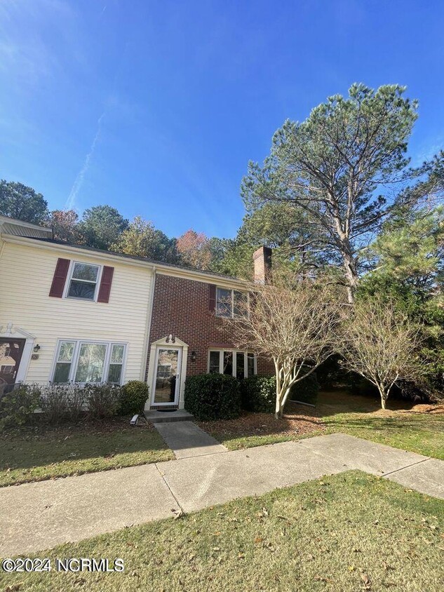 Primary Photo - 2907 Cedar Creek Rd